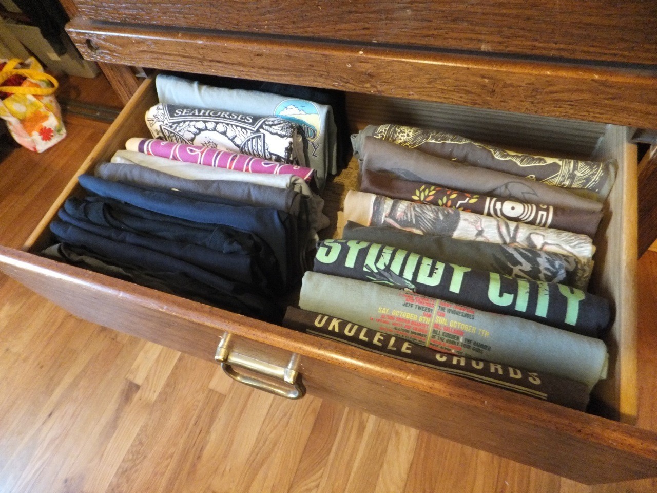 fold and organize tshirts